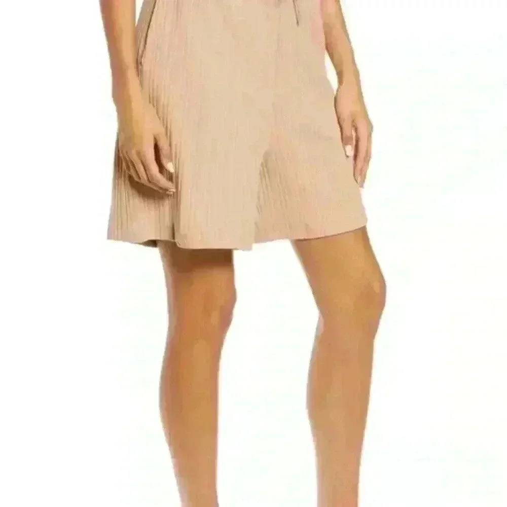 Nike Loose Fit High Rise Woman Shorts - Picture 3 of 6